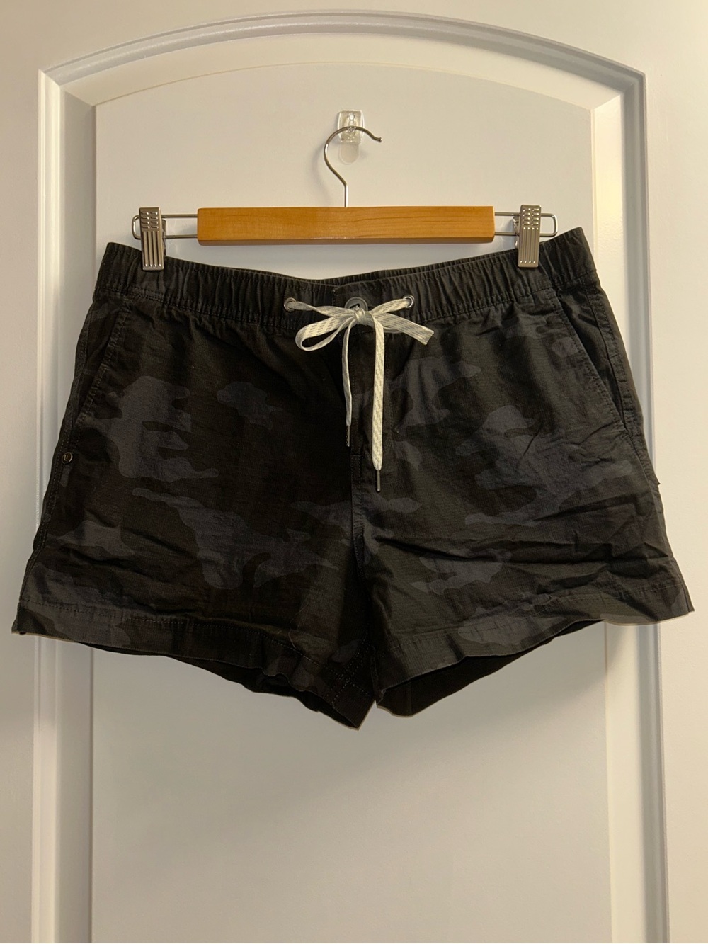 VUORI Women’s Black Camo Ripstop Drawstring Shorts